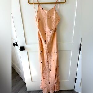 RESA NWT Vida dress in peach floral . Long maxi dress